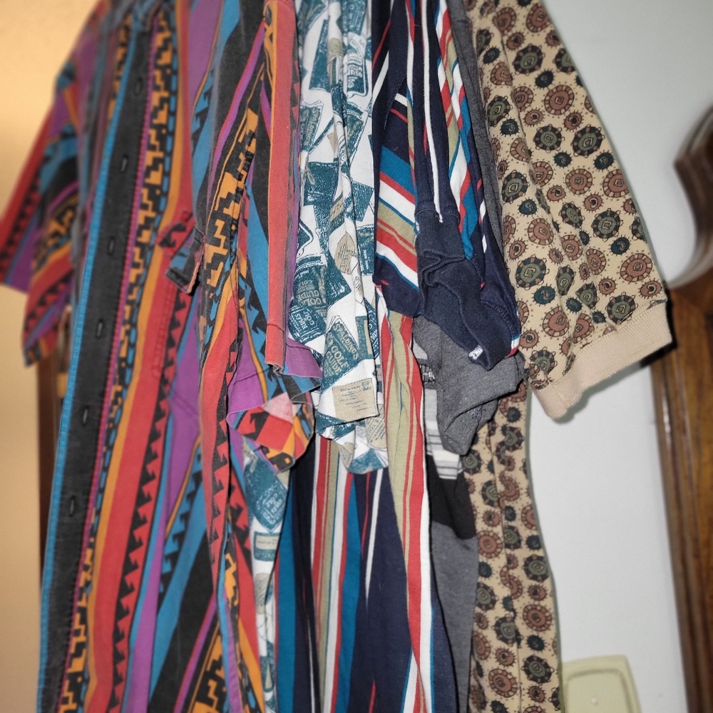 4 pullover and 1 western button down men's shirts.